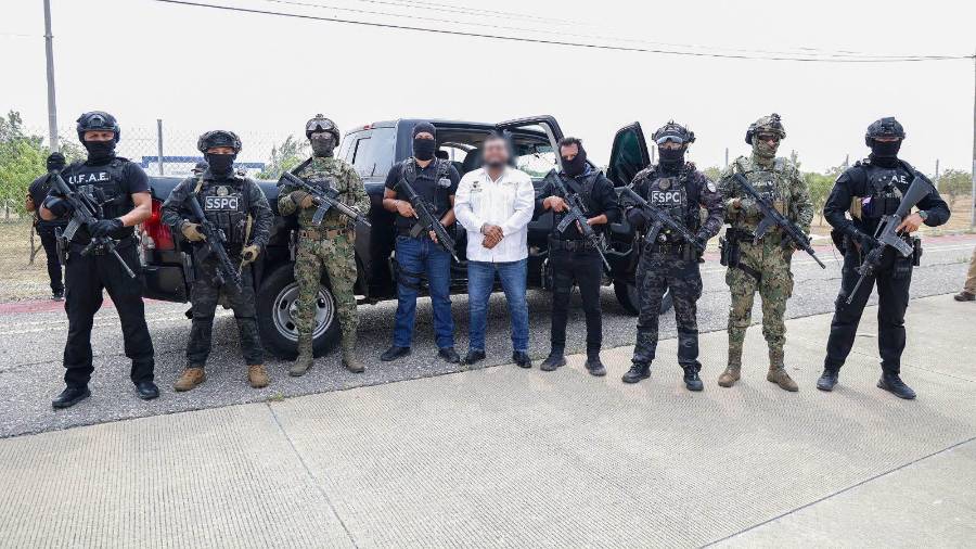 Autoridades señalan al edil de encubrir actividades delictivas en el Istmo de Tehuantepec.