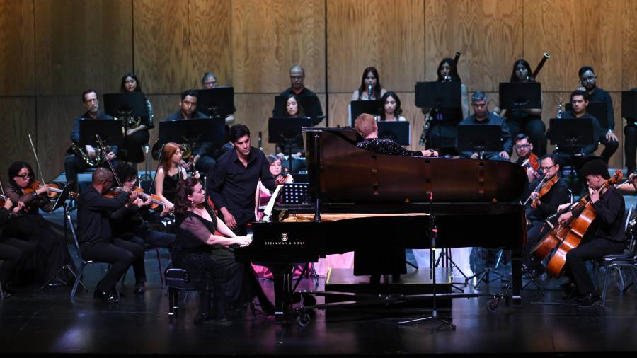 La Orquesta Metropolitana de Saltillo llena el Teatro de la Ciudad con Mariana Chabukiani y un estreno