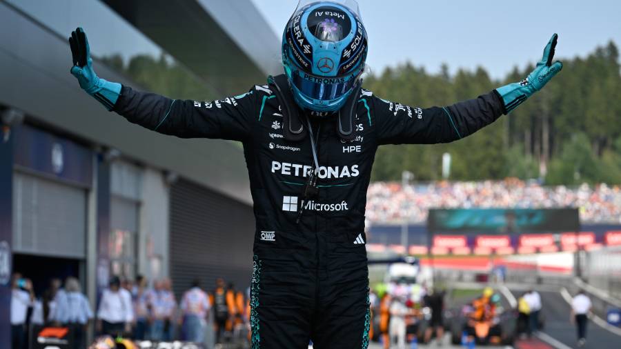 George Russell convirtió la pole position en victoria y volvió a subir a lo más alto del podio con Mercedes.