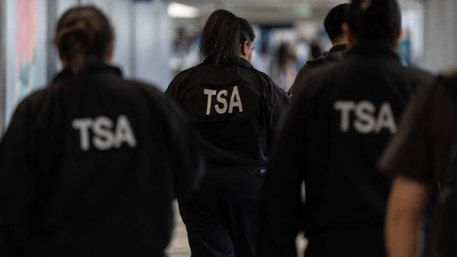 Tras 6 semanas, Trump ordenó pagar a trabajadores de la Administración de Seguridad en el Transporte.