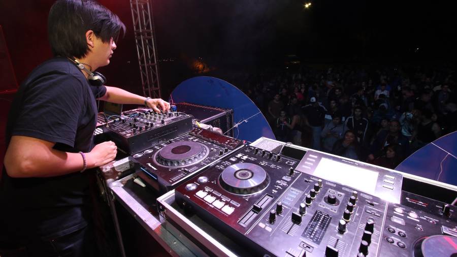 El evento ofrecerá música electrónica, luces y entretenimiento gratuito para el público.