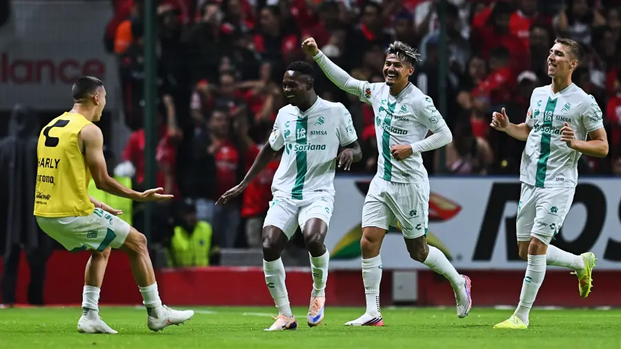 Ezequiel Bullaude marcó el primer gol de Santos Laguna y acercó a los Guerreros antes del medio tiempo.