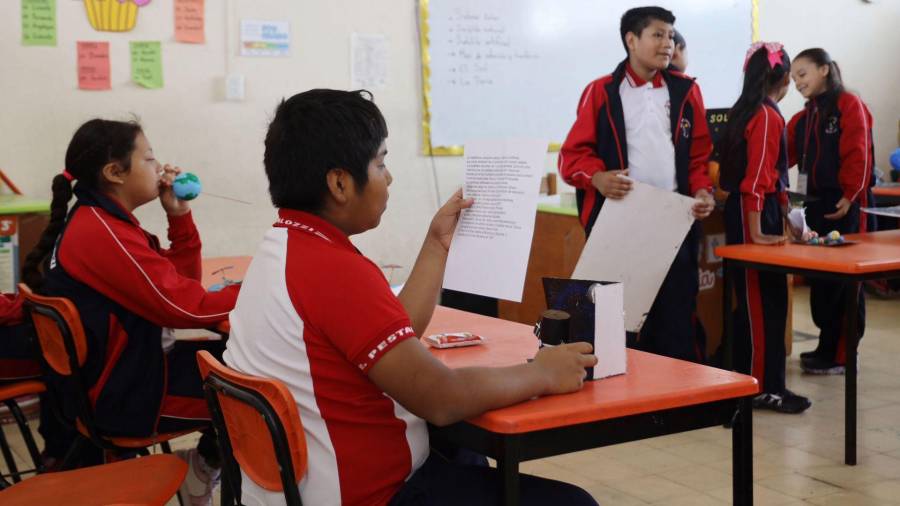 Aunque el calendario escolar 2026-2027 contempla el regreso a clases el 31 de agosto, existe una propuesta para que algunos estudiantes vuelvan a las aulas hasta septiembre.