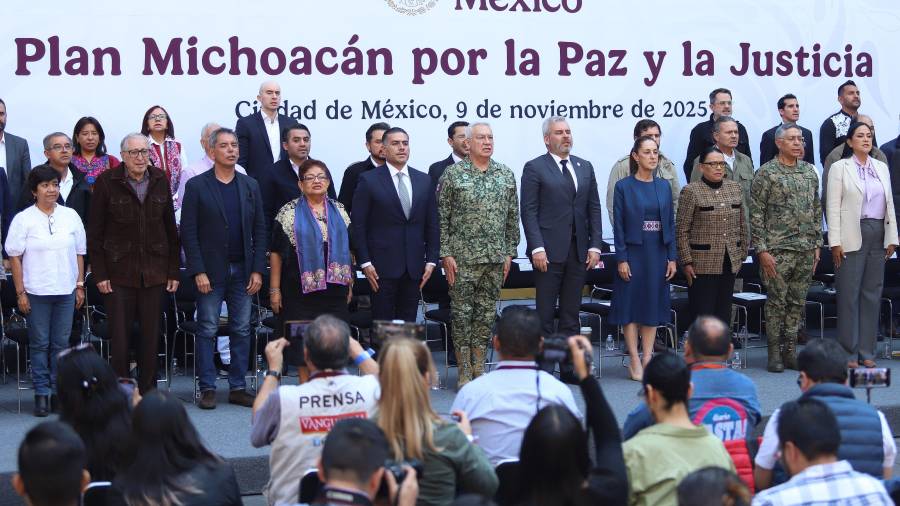 El Plan Michoacán fue debatido en redes sociales, la oposición tuvo sus dudas de su efectividad, partiendo que ni siquiera fue presentado en esa entidad.