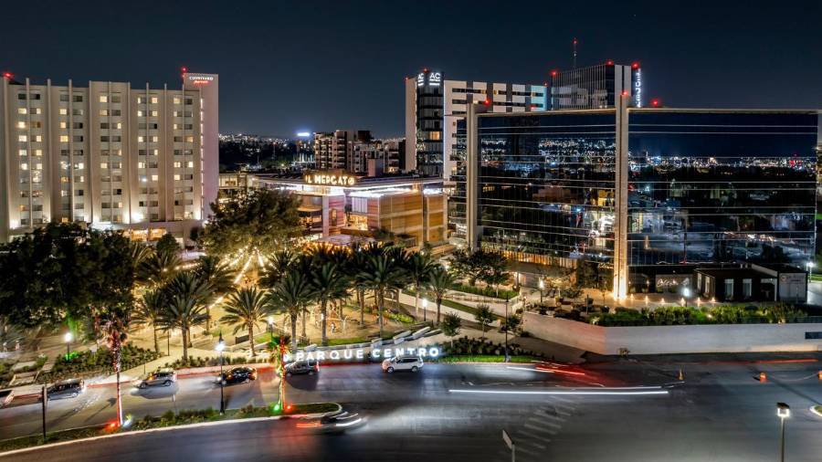 En Saltillo, Parque Centro redefine el concepto de trabajo. Al integrar 27 espacios gastronómicos, servicios y comercio con el ámbito corporativo, crea un ecosistema que promueve la integración entre la vida personal y profesional. FOTO: CORTESÍA