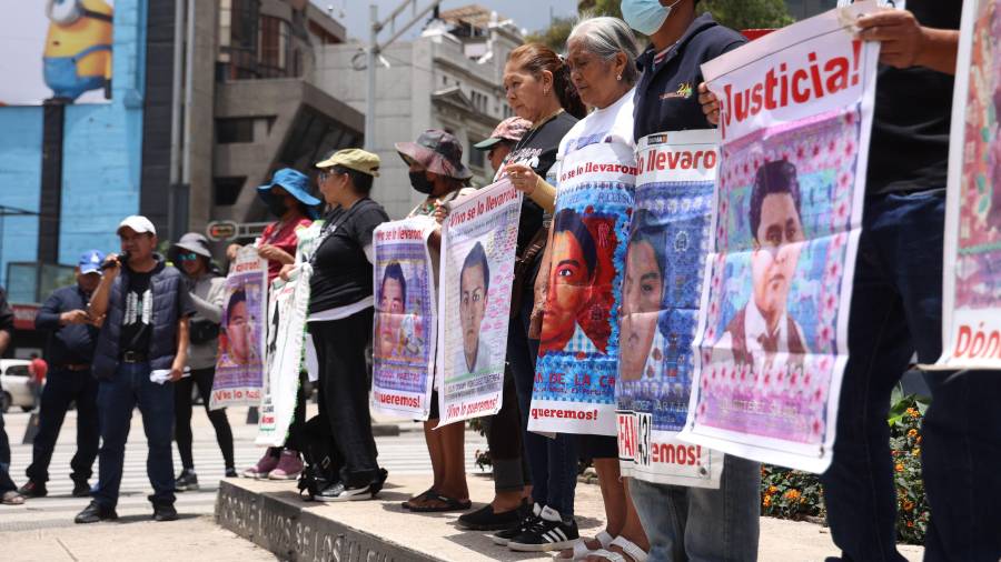 La CNDH emitió una nueva recomendación sobre Ayotzinapa, reconoció 92 víctimas y documentó violaciones graves a derechos humanos.