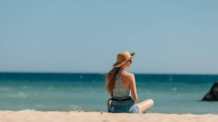 El sonido de las olas y la amplitud del horizonte ayudan a reducir el estrés y favorecen la relajación mental.