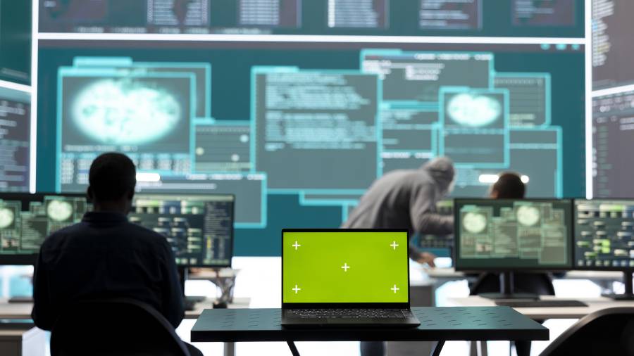 Mediante el aprendizaje automático, un subcampo de la IA, los sistemas de defensa se pueden mejorar continuamente.