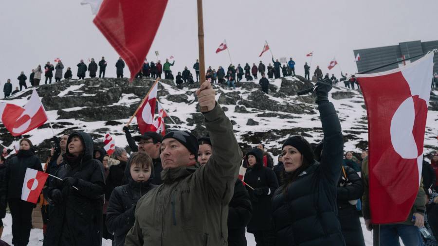 Los ciudadanos de Groenlandia y los líderes europeos rechazan la adquisición forzosa de la isla, defendiendo su derecho a la autodeterminación.