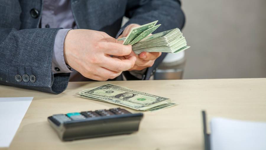 Vecinos y amigos confían en las tandas como un método sencillo para ahorrar dinero.