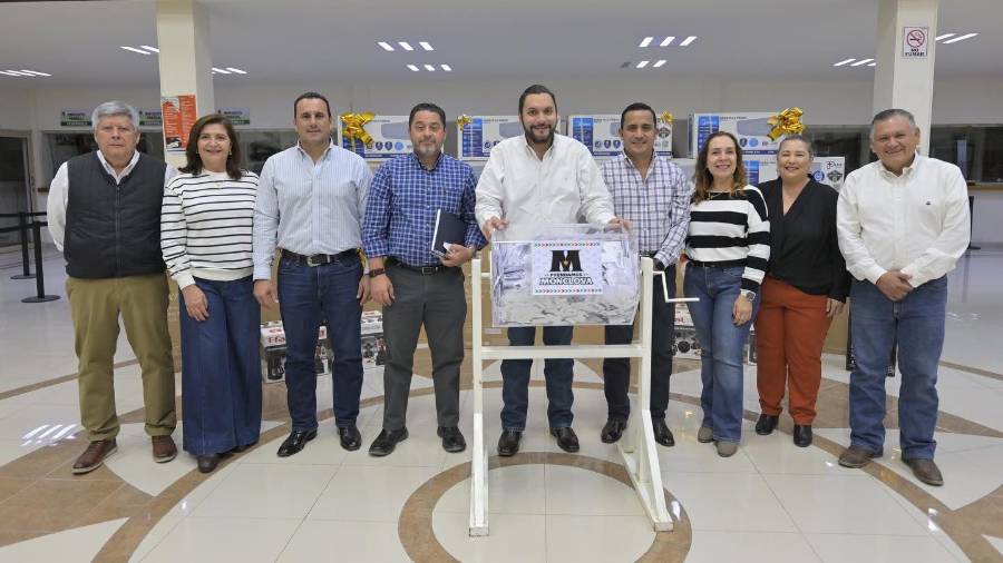 El alcalde Carlos Villarreal encabezó el sorteo y agradeció la confianza de las familias monclovenses.
