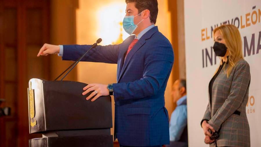 El gobernador de Nuevo León, Samuel García, indicó que el jueves se resuelve el planteamiento del regreso a clases presenciales que ahora sí sería obligatorio