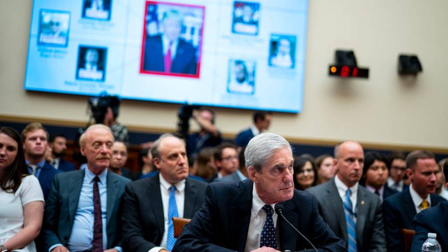 Robert Mueller, exdirector del FBI y fiscal especial, rinde testimonio en una audiencia de la Cámara de Representantes en 2019, donde fue cuestionado sobre su informe sobre la interferencia rusa en las elecciones de 2016.