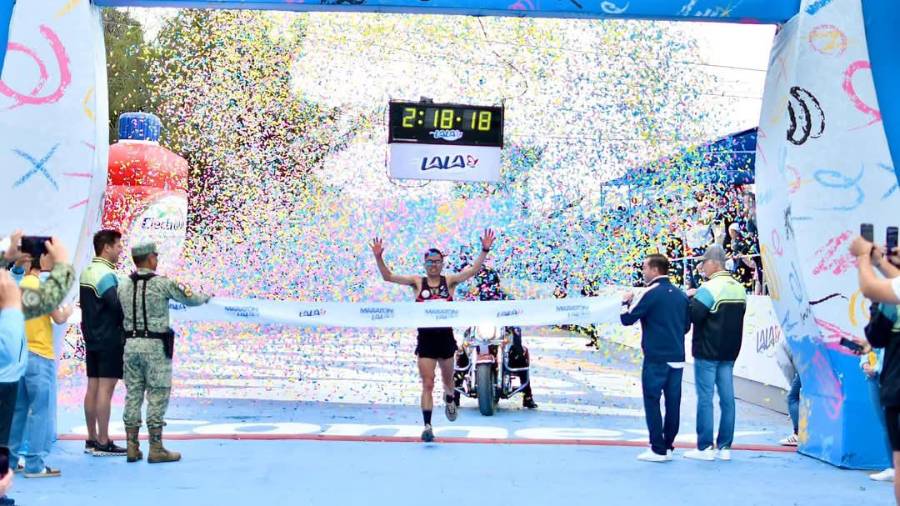 Con esfuerzo y determinación, Hesiquio Flores Romero dominó la prueba y se proclamó ganador absoluto en la edición 36 del maratón.