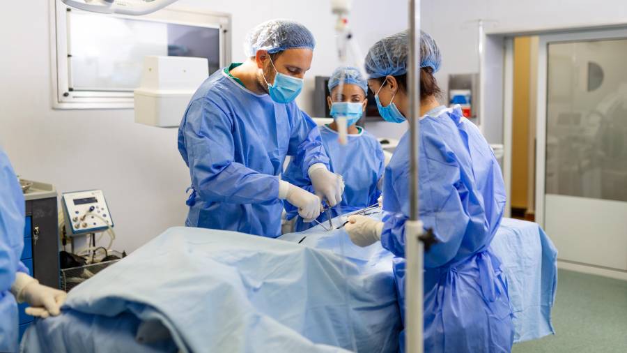 La iniciativa plantea obligar a hospitales privados a transparentar costos y garantizar la cobertura de servicios médicos a pacientes asegurados.