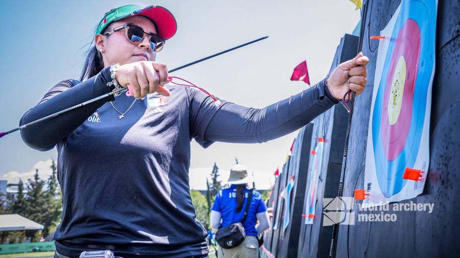 Dafne Quintero, Andrea Becerra y Sebastián García mantienen a México en la pelea por medallas dentro de la Copa del Mundo de Tiro con Arco Shanghái 2026.