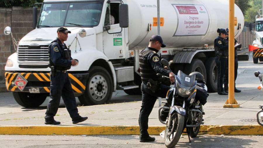 Durante una capacitación impartida por especialistas de Pemex, empresarios conocieron los alcances de la normativa vigente y reiteraron la necesidad de contar con mayor certeza jurídica en las revisiones de las autoridades.