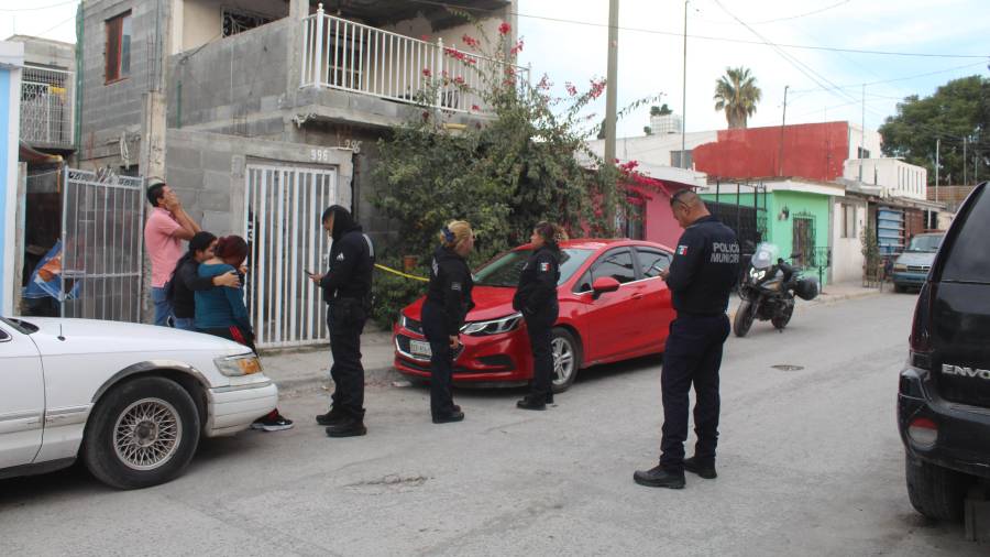 Autoridades acudieron al domicilio tras el llamado de los familiares.