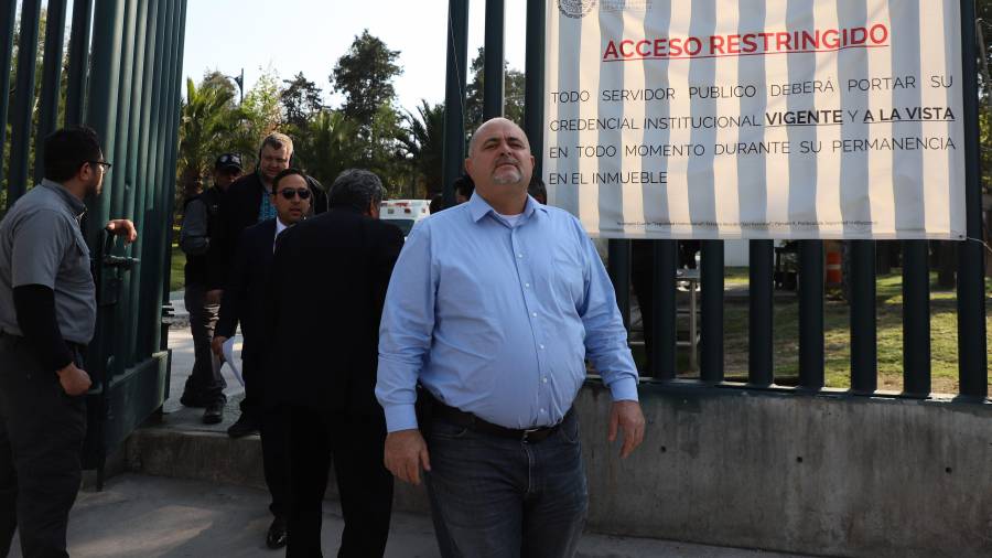 Julián LeBarón sale de las instalaciones de la FGR en enero pasado, tras emitir una denuncia en contra de cuerpos de seguridad estatales que han amenazado a integrantes de su comunidad en Chihuahua. Cuartoscuro