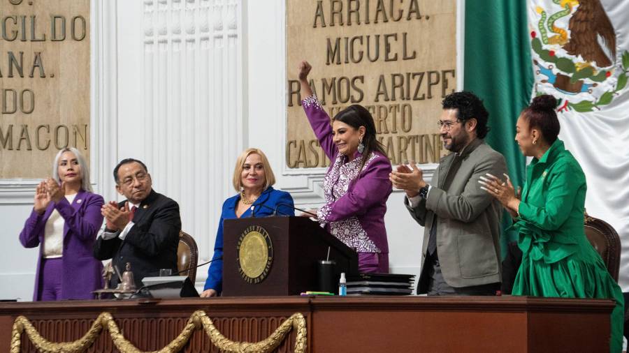La jefa de Gobierno de la Ciudad de México saludó a simpatizantes antes de presentar los resultados de su administración durante el último año.