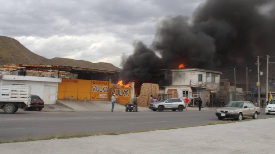 El incendio no ha podido ser controlado por las autoridades.