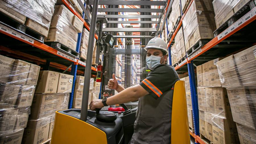 Se espera una mejora gradual del empleo formal, la cual seguiría siendo limitada mientras persistan bajos niveles de inversión productiva y una creación de empleo reducida. FOTO: