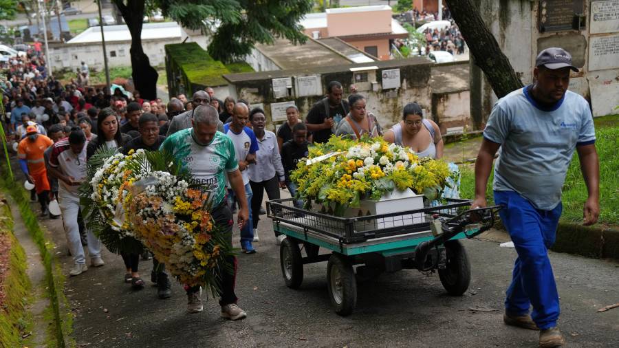 Fue hoy que las familias de las personas fallecidas comenzaron a realizar las ceremonias para darles santa sepultura a las víctimas.