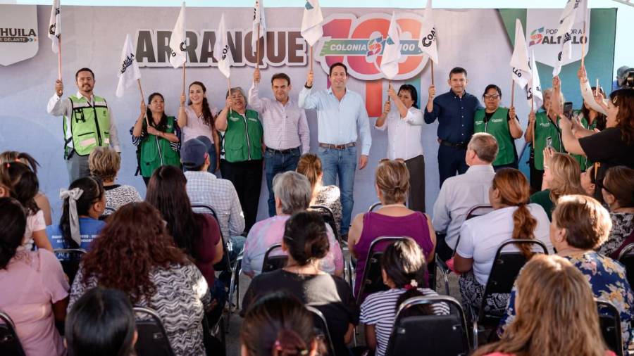 El alcalde Javier Díaz González encabezó el arranque del programa Colonias al 100 en la colonia Lomas Verdes.
