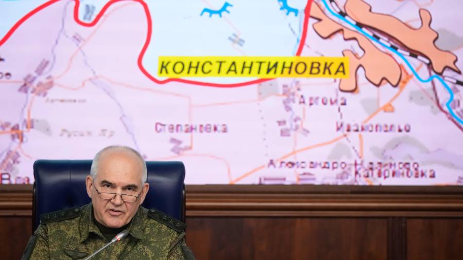 El primer subjefe del Estado Mayor General de las Fuerzas Armadas de Rusia, el coronel general Serguéi Rudskói, ofrece una rueda de prensa en Moscú el sábado 4 de julio de 2026.