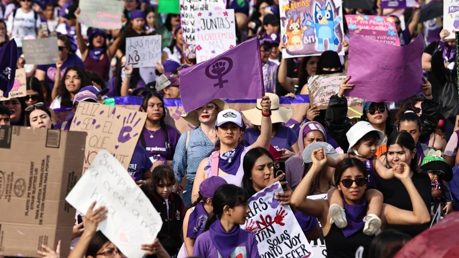 La movilización inició en el Tecnológico de Saltillo y reunió a más de 10 mil asistentes.