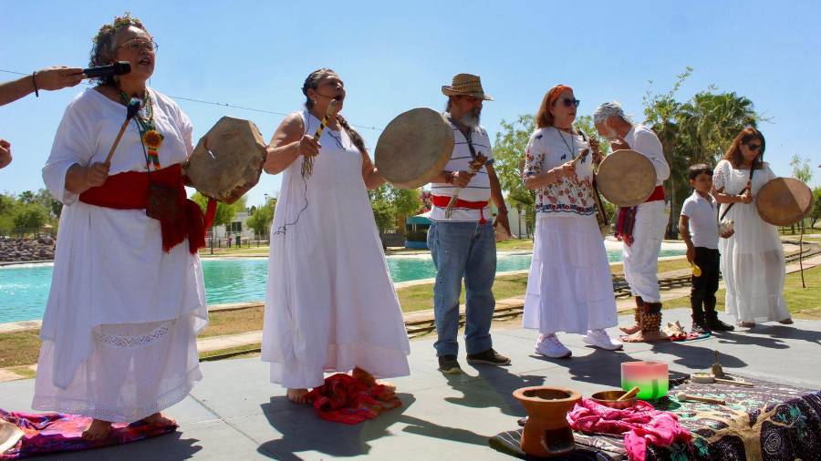 Familias de Torreón se reunieron en el Bosque Urbano para celebrar el equinoccio de primavera con actividades recreativas y deportivas.