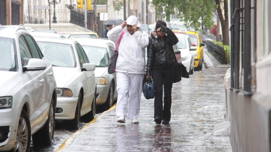 Protección Civil de Saltillo mantiene vigilancia permanente en vialidades y puntos con antecedentes de acumulación de agua.