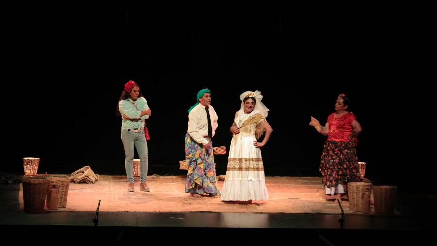 Hermanas que se cuidan: Presentan la obra de teatro ‘Benda’ muxe’’ en Saltillo