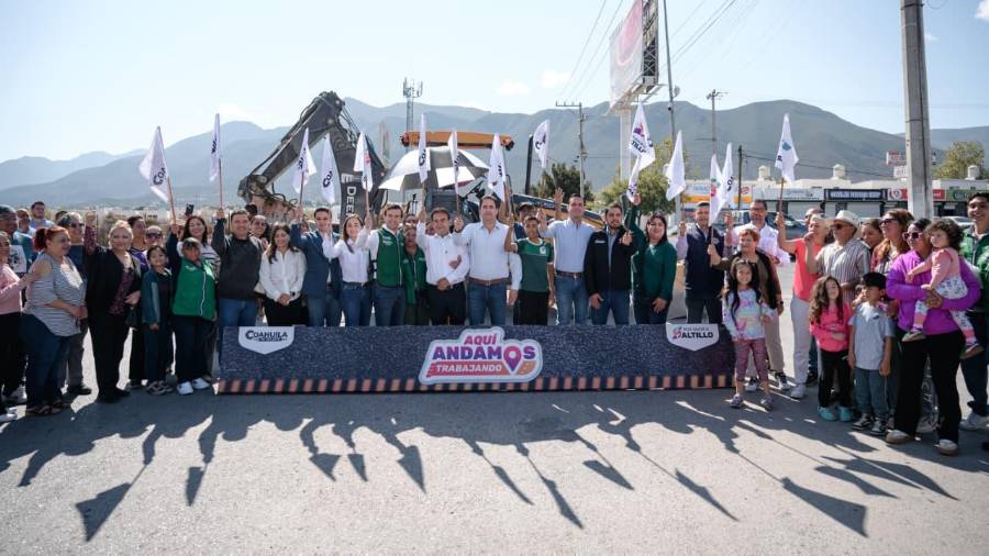 El alcalde Javier Díaz González dio el arranque a la construcción de un puente peatonal sobre el bulevar Emilio Arizpe de la Maza, al sur de Saltillo.