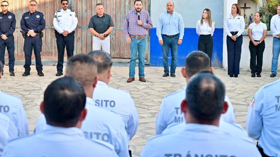 El alcalde Carlos Villarreal encabezó el pase de lista de la Policía Municipal, cuyos elementos reforzarán la vigilancia durante las celebraciones por las Fiestas Patrias en Monclova.