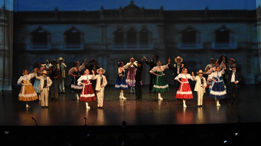 Presentan ‘Senderos de tradición’, espectacular gala folklórica en Saltillo