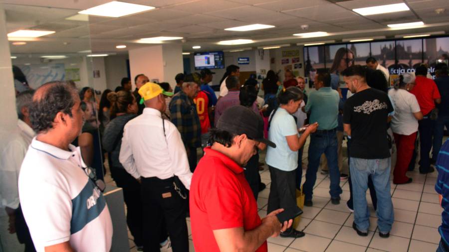 Algunos usuarios tardaron hasta dos horas y media en completar el trámite de registro de sus líneas.