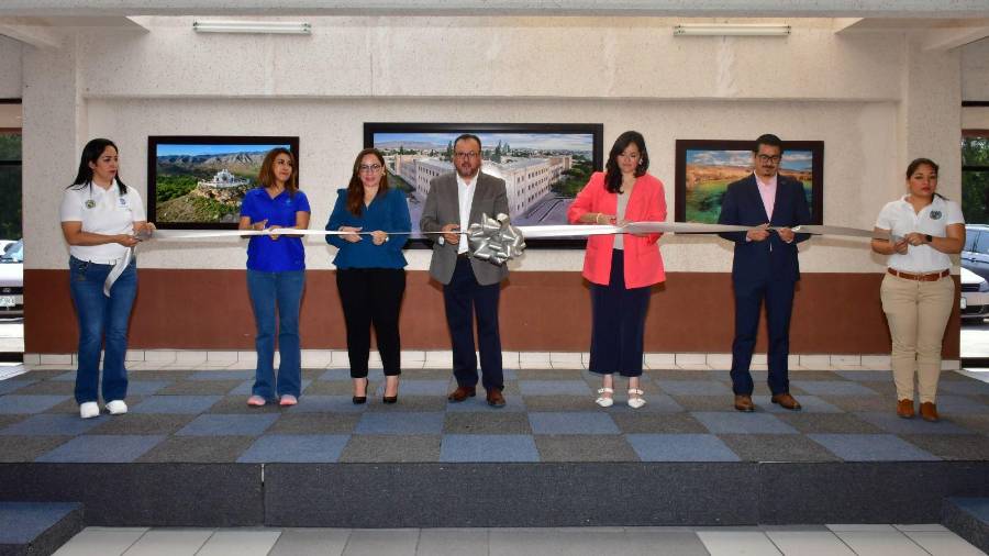 Autoridades académicas y representantes del sector empresarial encabezaron el evento.