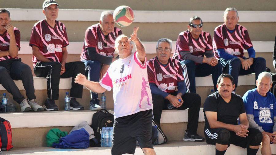 Se desarrolló un partido de cachibol durante el inicio de la liga municipal.