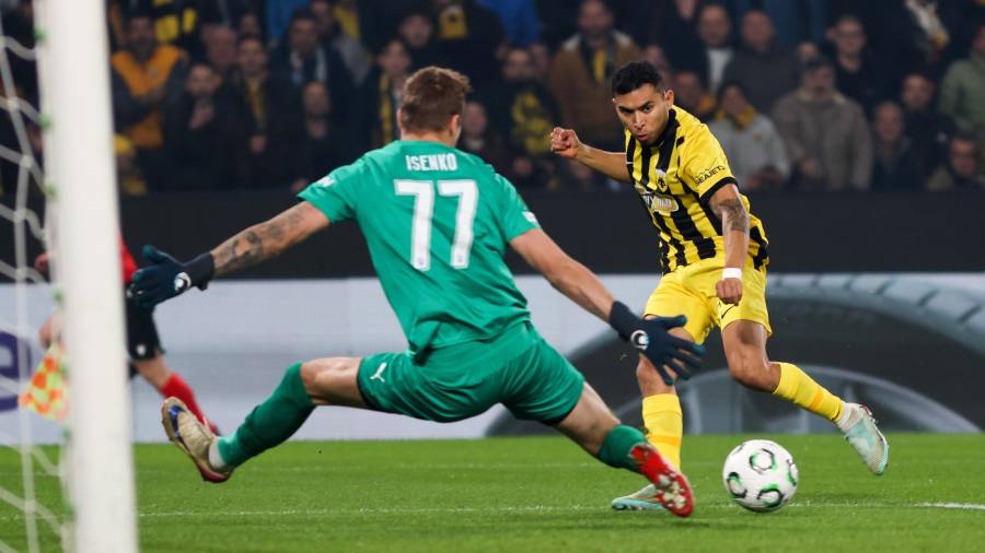 Orbelín Pineda participó en el triunfo del AEK Atenas, que resolvió el partido en los últimos minutos en el OPAP Arena.