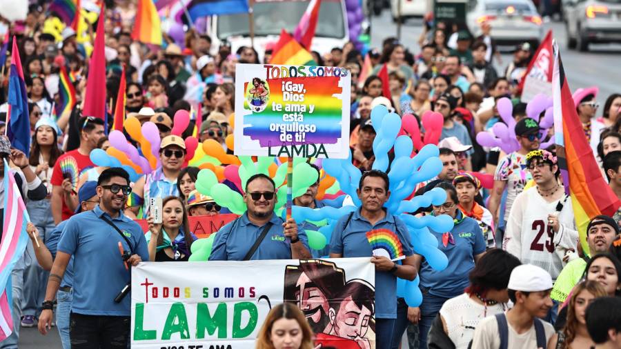 Durante la jornada se reconoció al padre Robert Coogan por su respaldo y acompañamiento a integrantes de la comunidad LGBT+ en Saltillo.