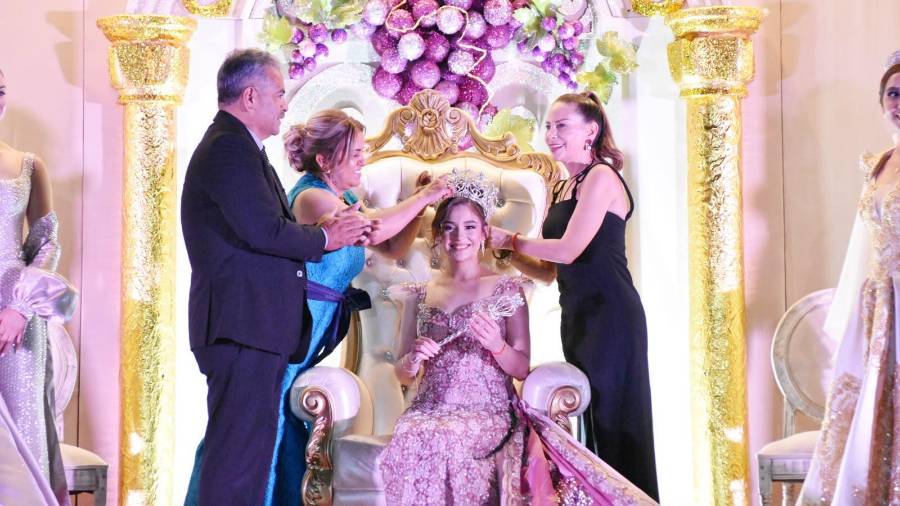 Narda I fue coronada como reina de la 94.ª Feria de la Uva, dando inicio a una de las tradiciones más representativas de Cuatro Ciénegas.