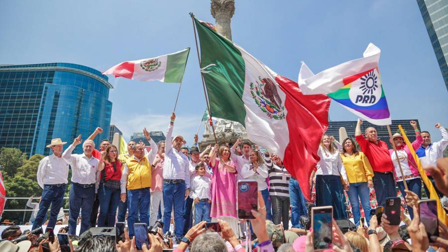 En el Ángel de la Independencia, Gálvez declaró que no va a engañar ni manipular al pueblo, tampoco seguirá dividiéndolo como otros políticos lo han hecho