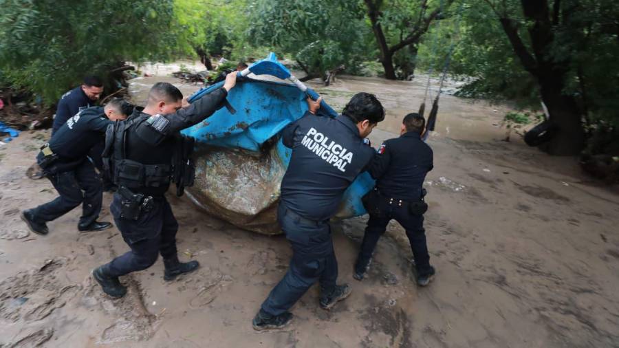 Autoridades exhortaron a la ciudadanía a evitar zonas con acumulación de agua y conducir con precaución.