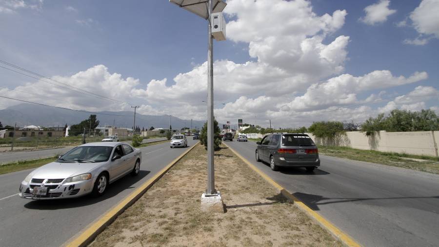 Las fotomultas contribuyeron a reducir la velocidad de circulación en vialidades de alta afluencia, afirma urbanista.