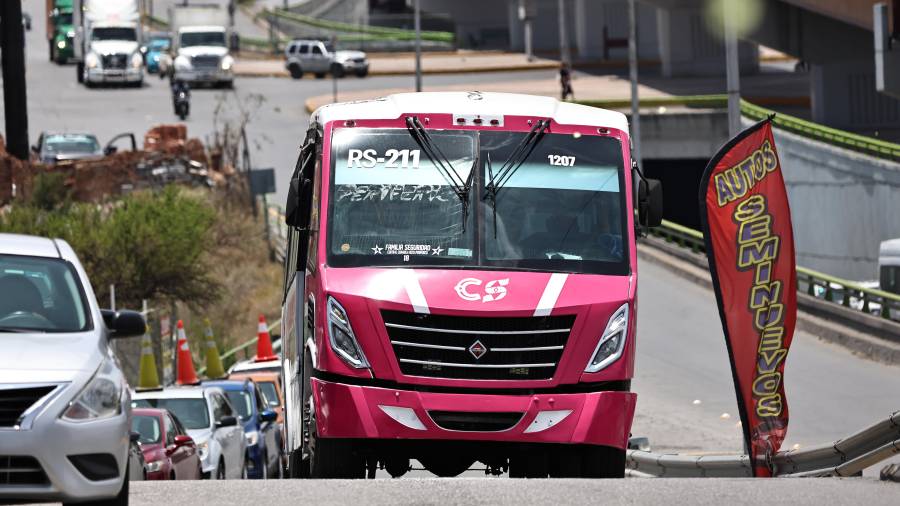Durante un recorrido realizado por VANGUARDIA, se constató que las unidades de la ruta RS-211 mantienen frecuencias de entre 10 y 20 minutos, aunque los camiones utilizados muestran señales de uso previo.