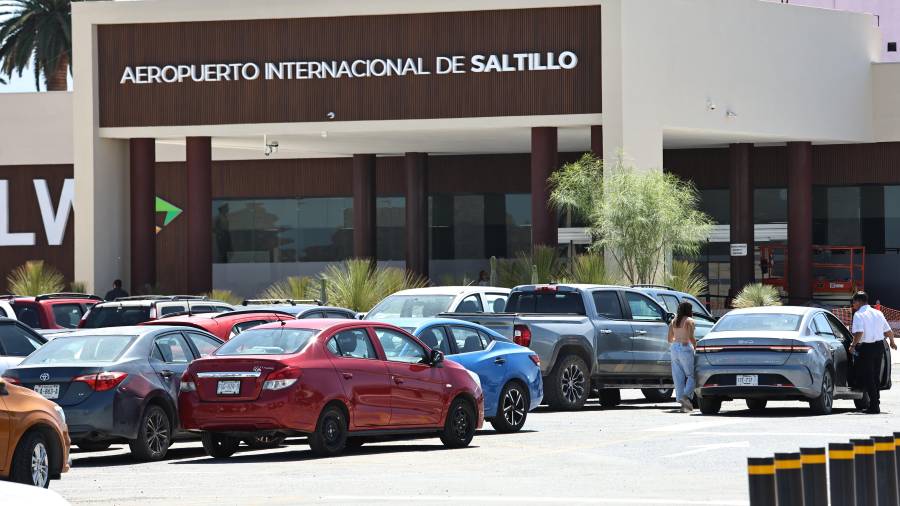 Por mal clima, pasajeros se quedan sin vuelo de Saltillo con destino a la CDMX