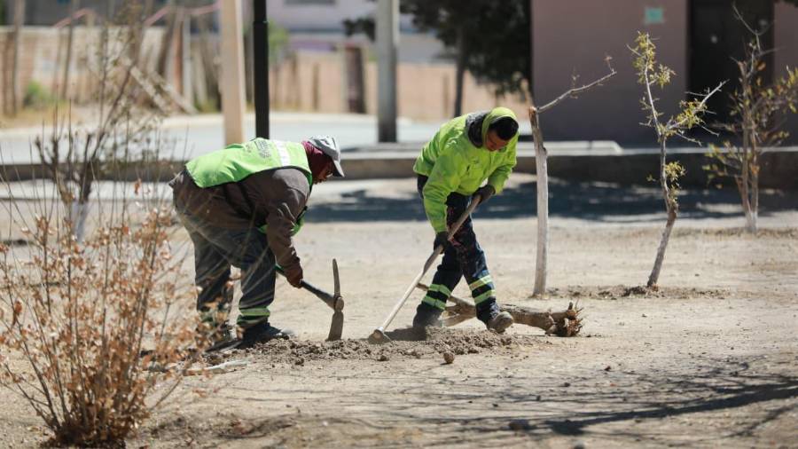 Brigadas municipales realizaron limpieza en plazas de ejidos.