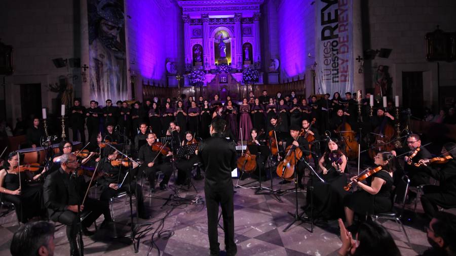 Destacadas voces y solistas de la región cautivaron al auditorio con pasajes del Stabat Mater de Vivaldi y la Misa Lord Nelson de Haydn.