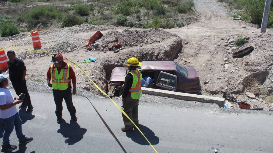 Muere prensado tras caer a barranco en la Saltillo-Zacatecas; cuatro personas lesionadas